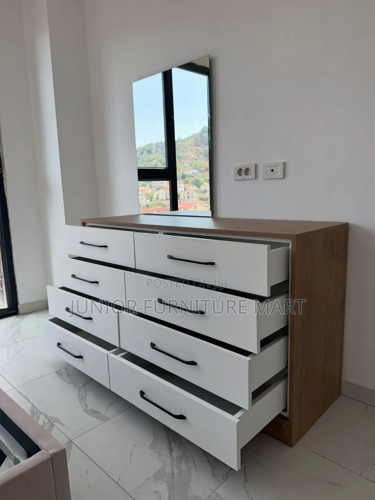 Modern Chest of Drawers