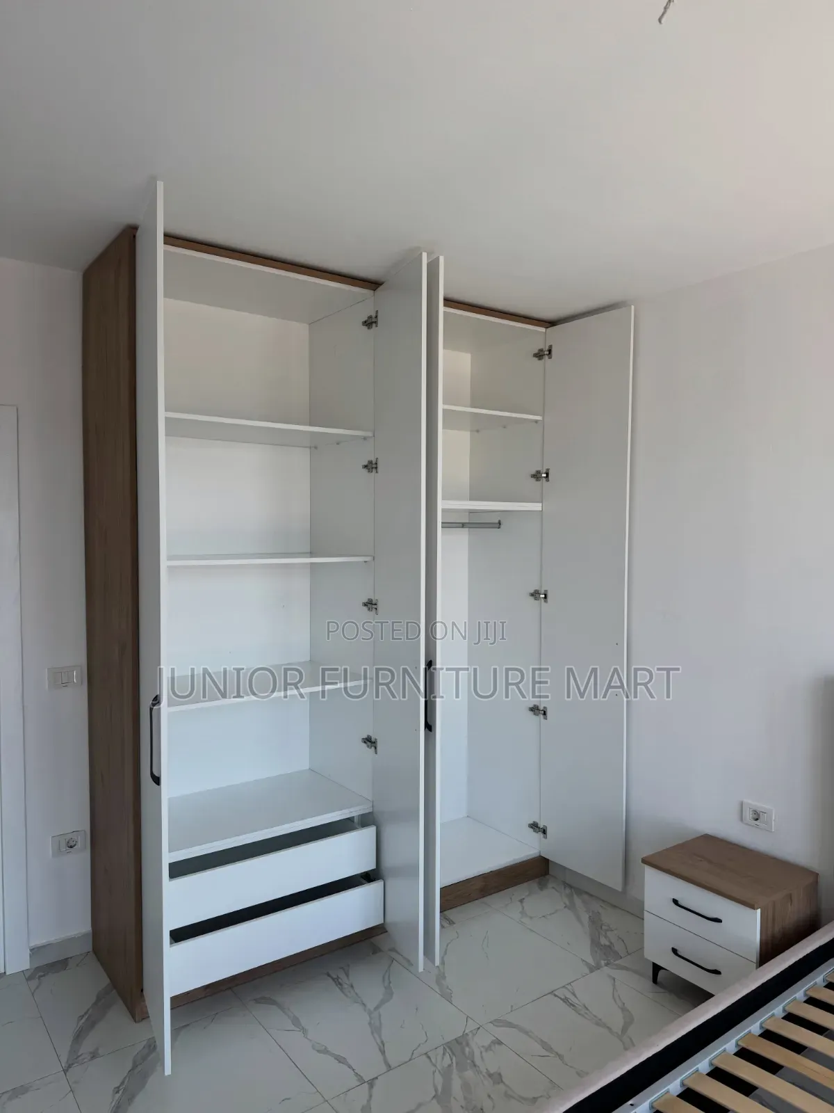Modern Mobile Wardrobe