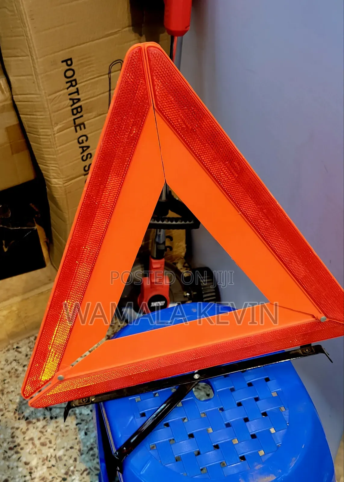 A Triangular Reflector