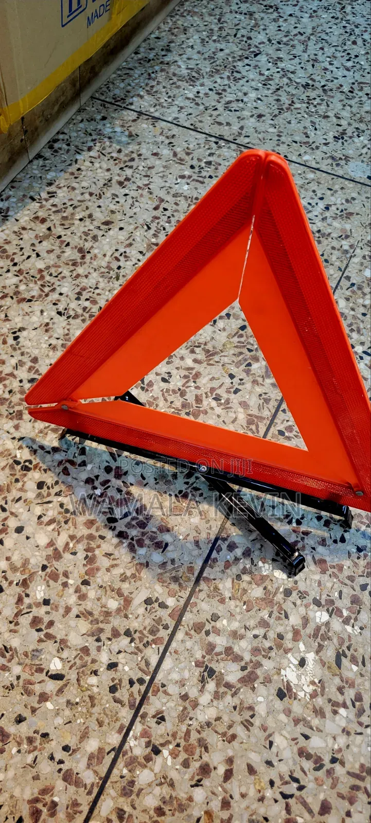 A Triangular Reflector