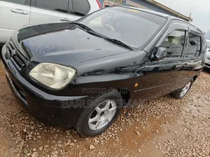 Toyota Raum 2000 Black
