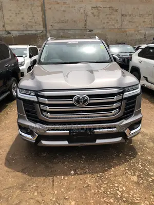Toyota Land Cruiser LC300 2023 Silver