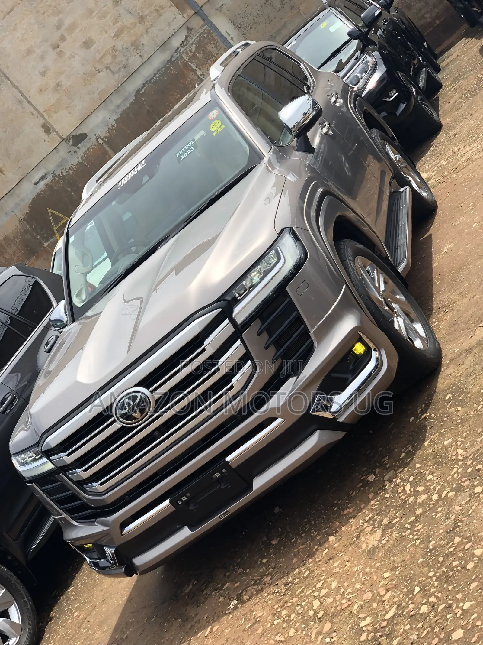 Toyota Land Cruiser LC300 2023 Silver