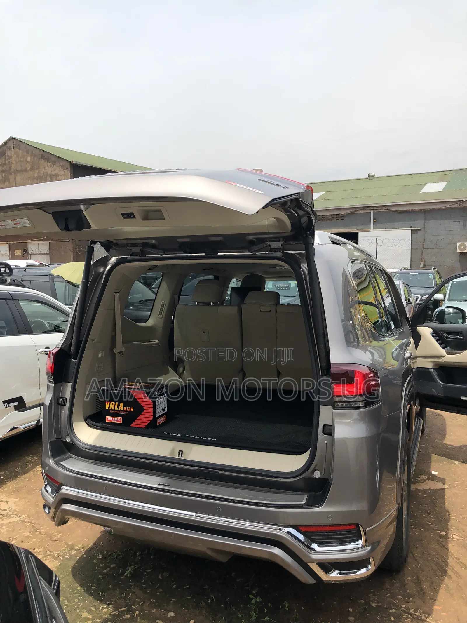 Toyota Land Cruiser LC300 2023 Silver