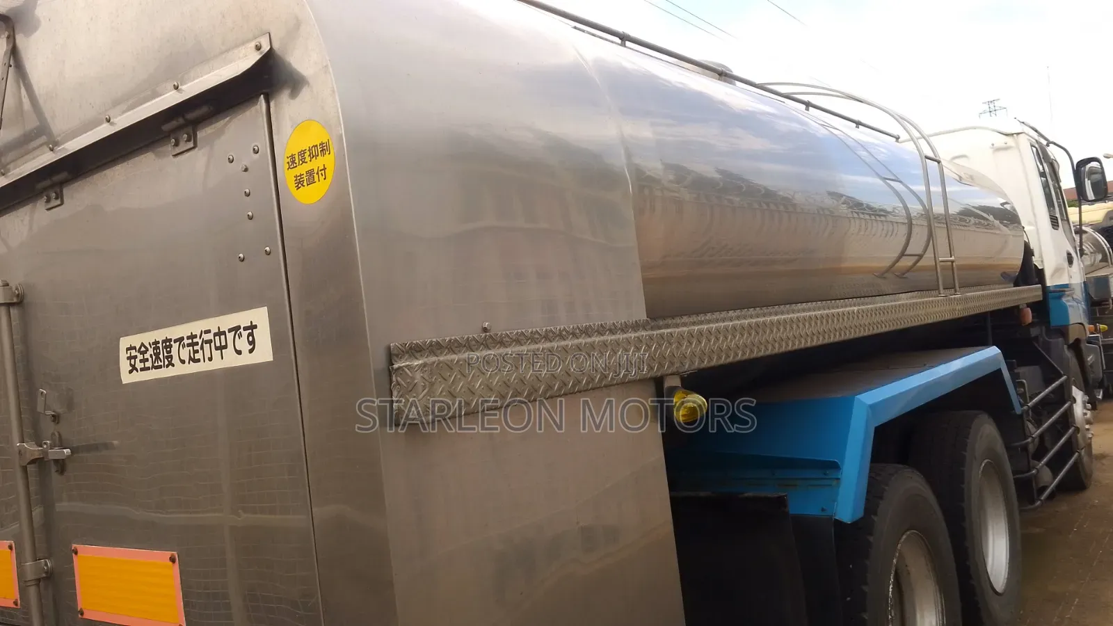 Milk Tank Isuzu Truck 2000 Blue