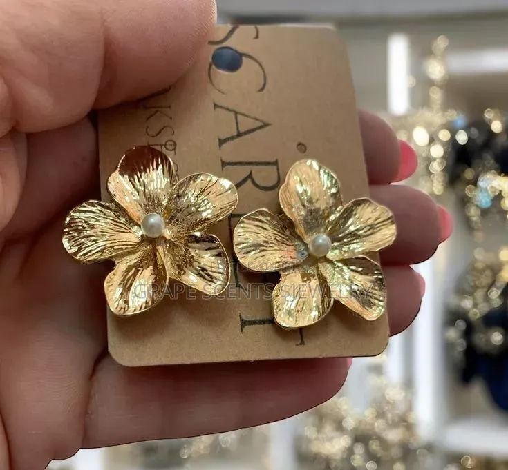 Elegant Gold Earrings for Women – Stylish & Classy