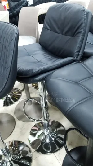 Adjustable Swivel Bar Stool