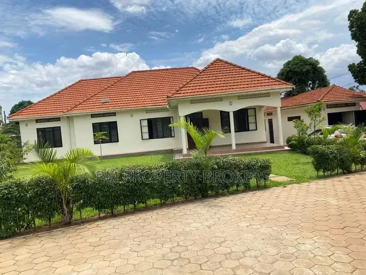 4bdrm Bungalow in Bunga, Central Division for rent