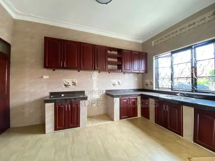 4bdrm Bungalow in Bunga, Central Division for rent