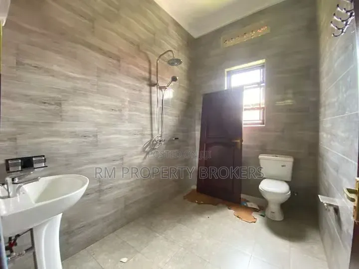 4bdrm Bungalow in Bunga, Central Division for rent