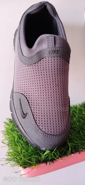 Nike Slip on Mesh Sneakers Breathable No Lacey