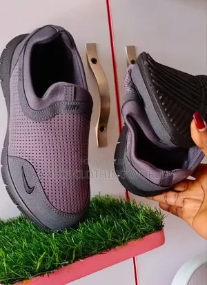 Nike Slip on Mesh Sneakers Breathable No Lacey