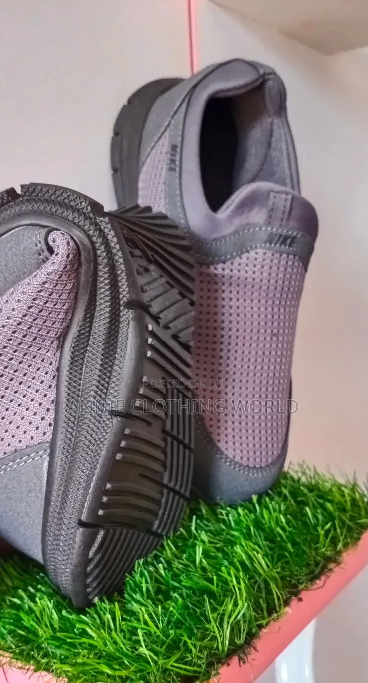 Nike Slip on Mesh Sneakers Breathable No Lacey