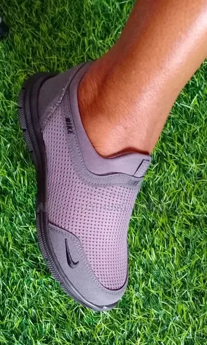 Nike Slip on Mesh Sneakers Breathable No Lacey