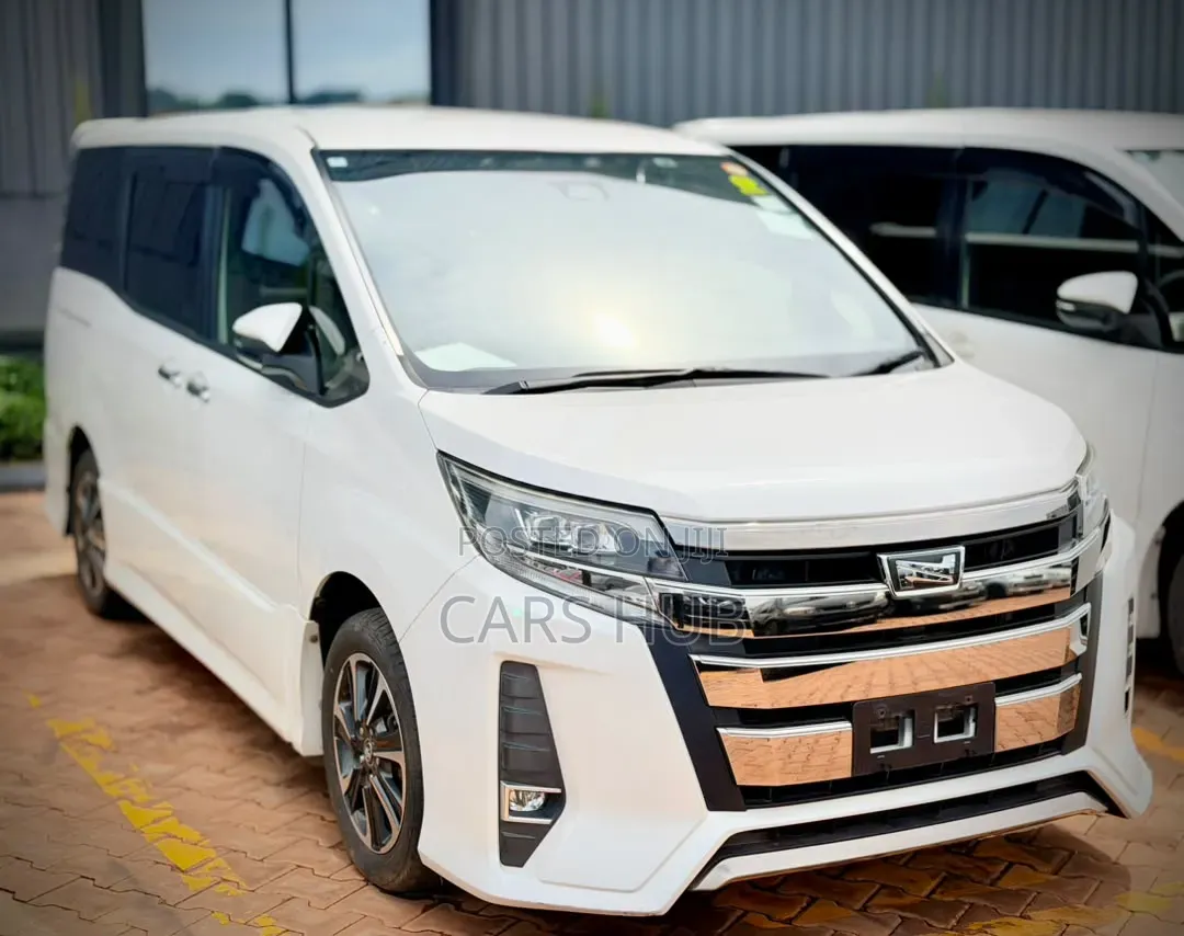 Toyota Noah 2.0 AWD (8 Seater) 2017 White