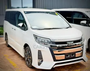 Toyota Noah 2.0 AWD (8 Seater) 2017 White