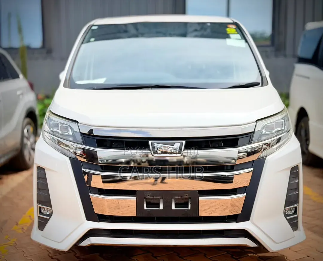 Toyota Noah 2.0 AWD (8 Seater) 2017 White