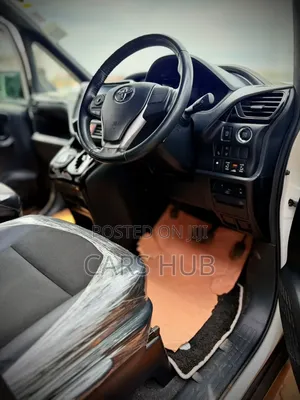 Toyota Noah 2.0 AWD (8 Seater) 2017 White