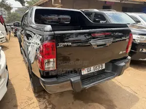 Toyota Hilux 2016 Black