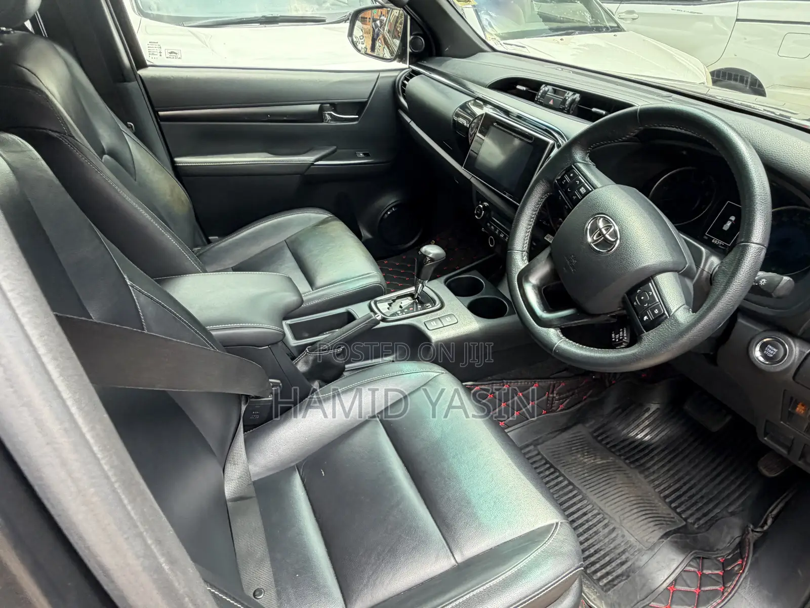 Toyota Hilux 2016 Black