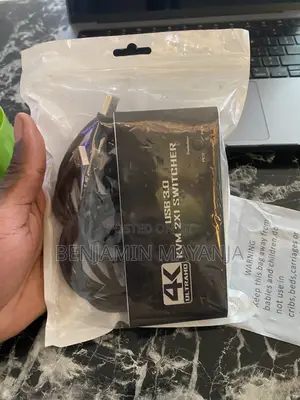 USB 3.0 KVM Switch 4K Ultra HD – 2 Computers, 4 USB Ports + HDMI