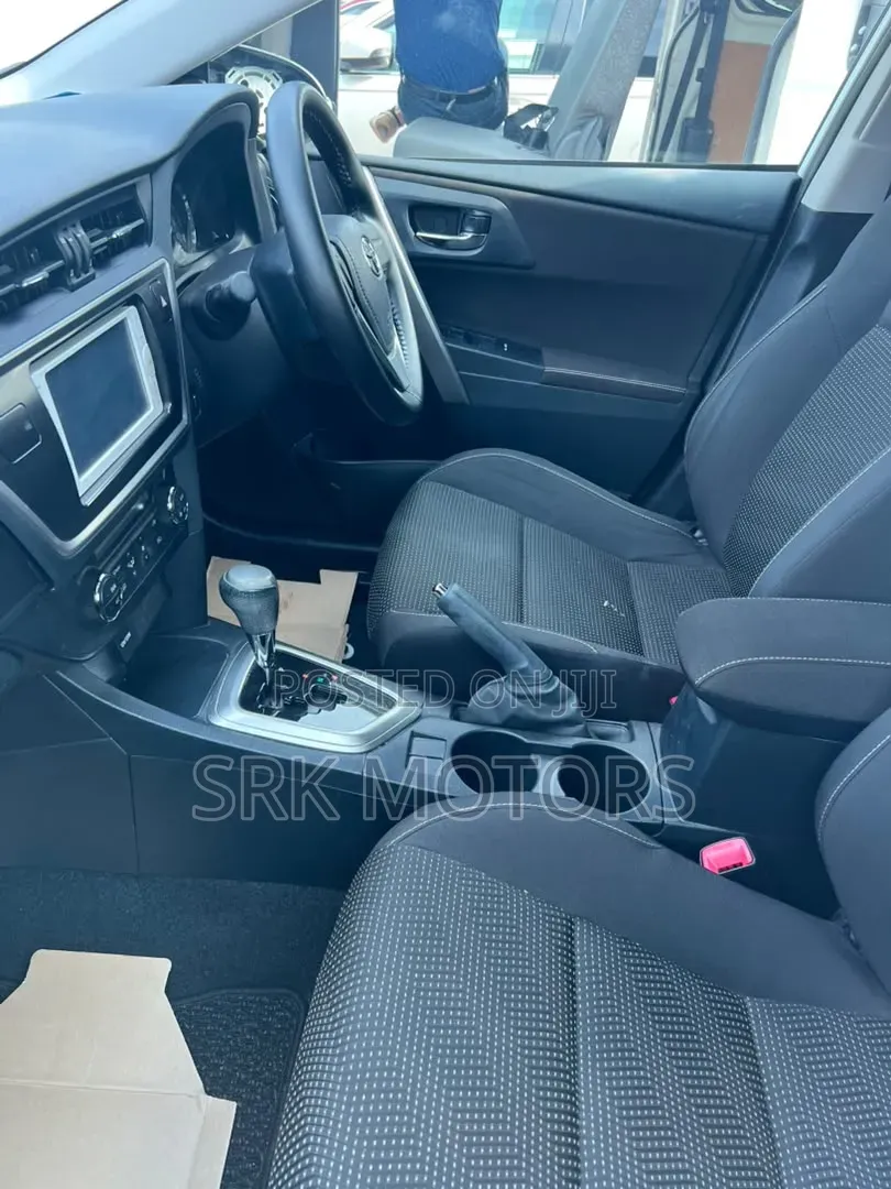 Toyota Auris 2016 Silver