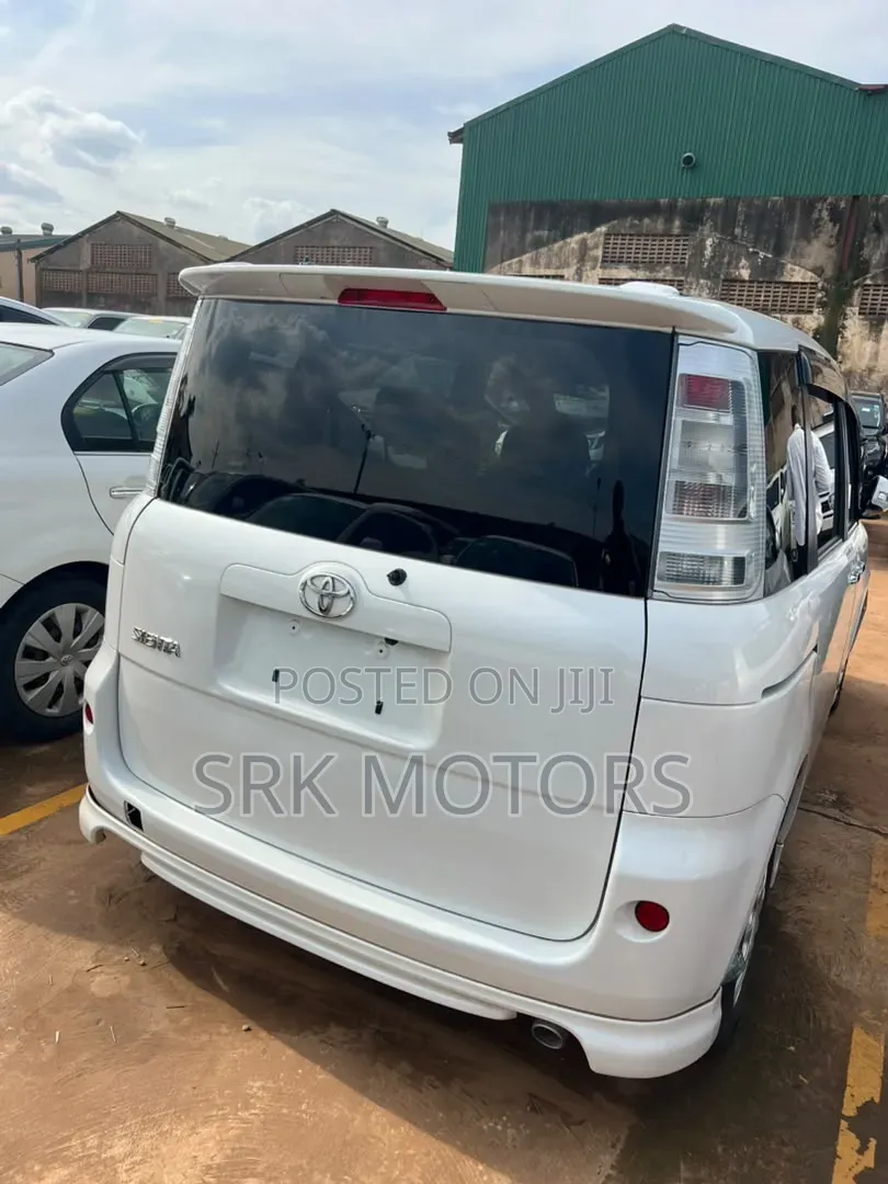 Toyota Sienta 1.5 FWD 2012 White
