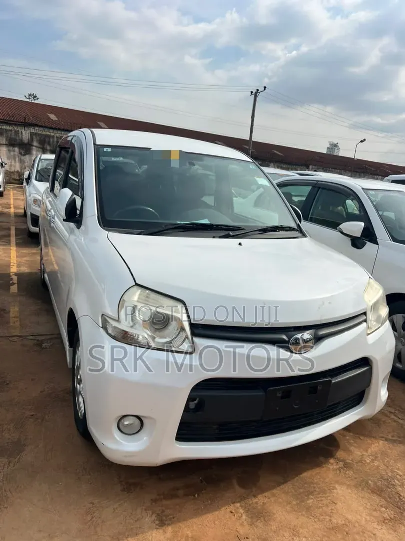 Toyota Sienta 1.5 FWD 2012 White
