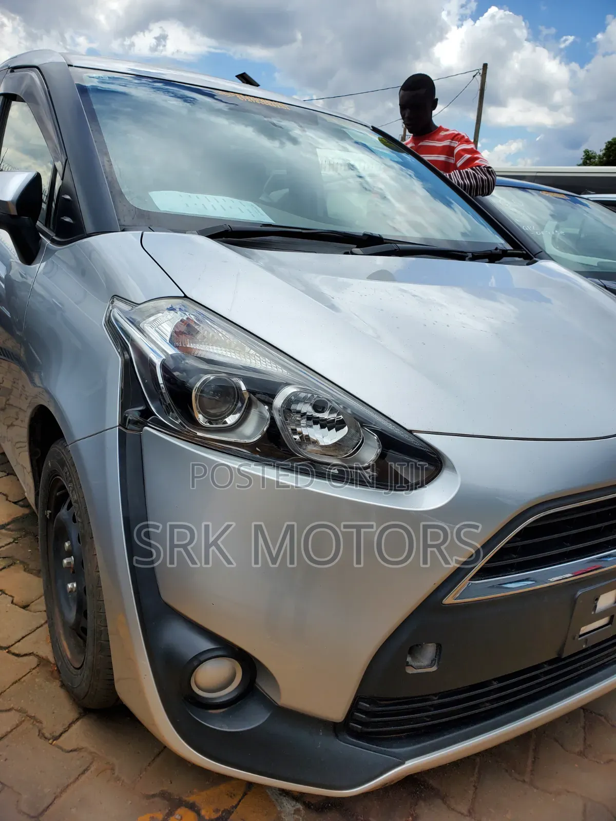 Toyota Sienta 1.5 FWD 2012 White