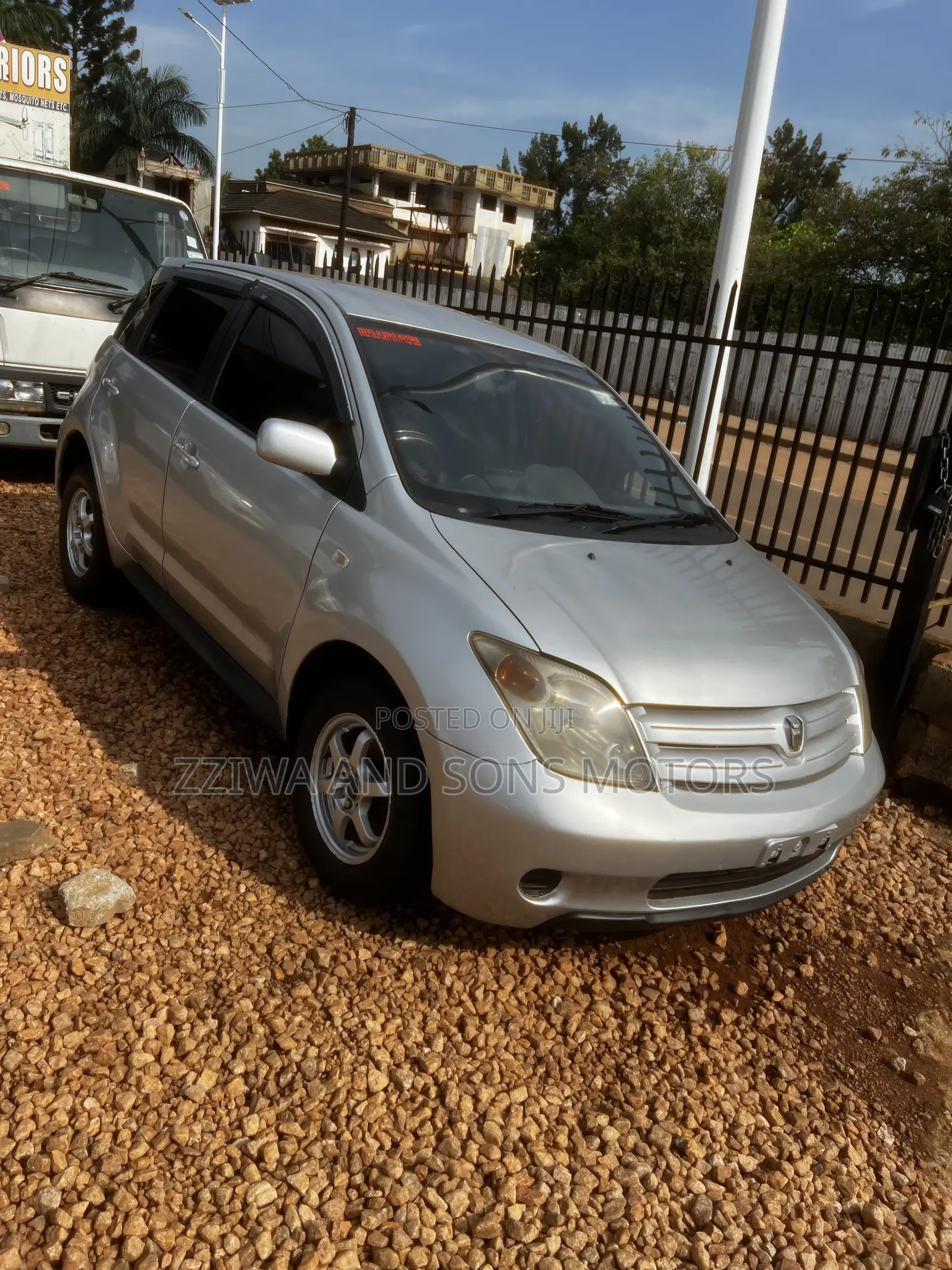 Toyota IST 2003 Silver