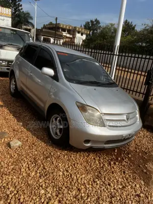 Toyota IST 2003 Silver