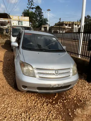 Toyota IST 2003 Silver