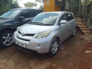 Toyota IST 2007 Silver