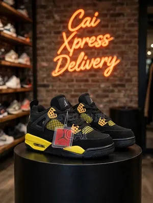 Air Jordan 4 Retro Black/Yellow Thunder