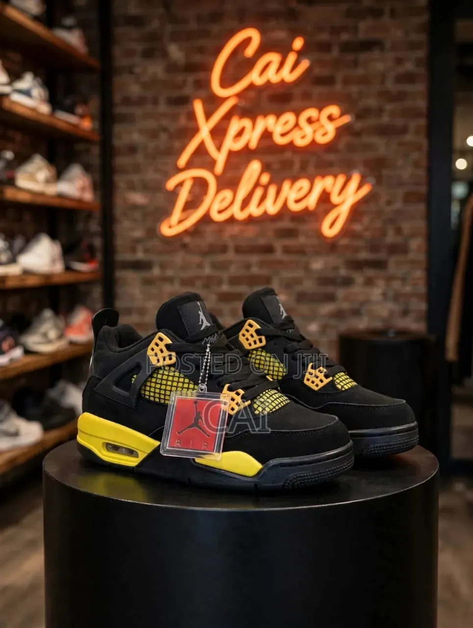 Air Jordan 4 Retro Black/Yellow Thunder
