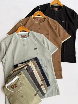 Men's T-Shirt. Contrast Trim Details