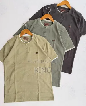 Men's T-Shirt. Contrast Trim Details