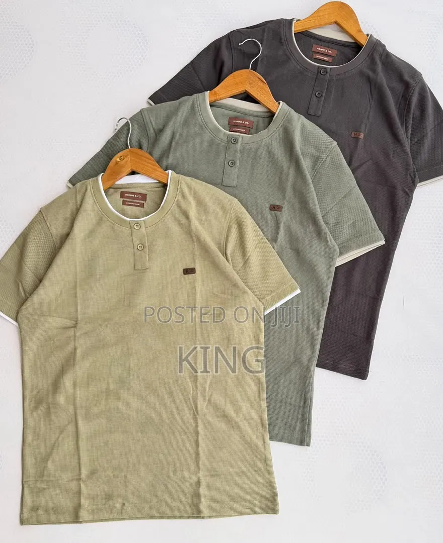 Men's T-Shirt. Contrast Trim Details