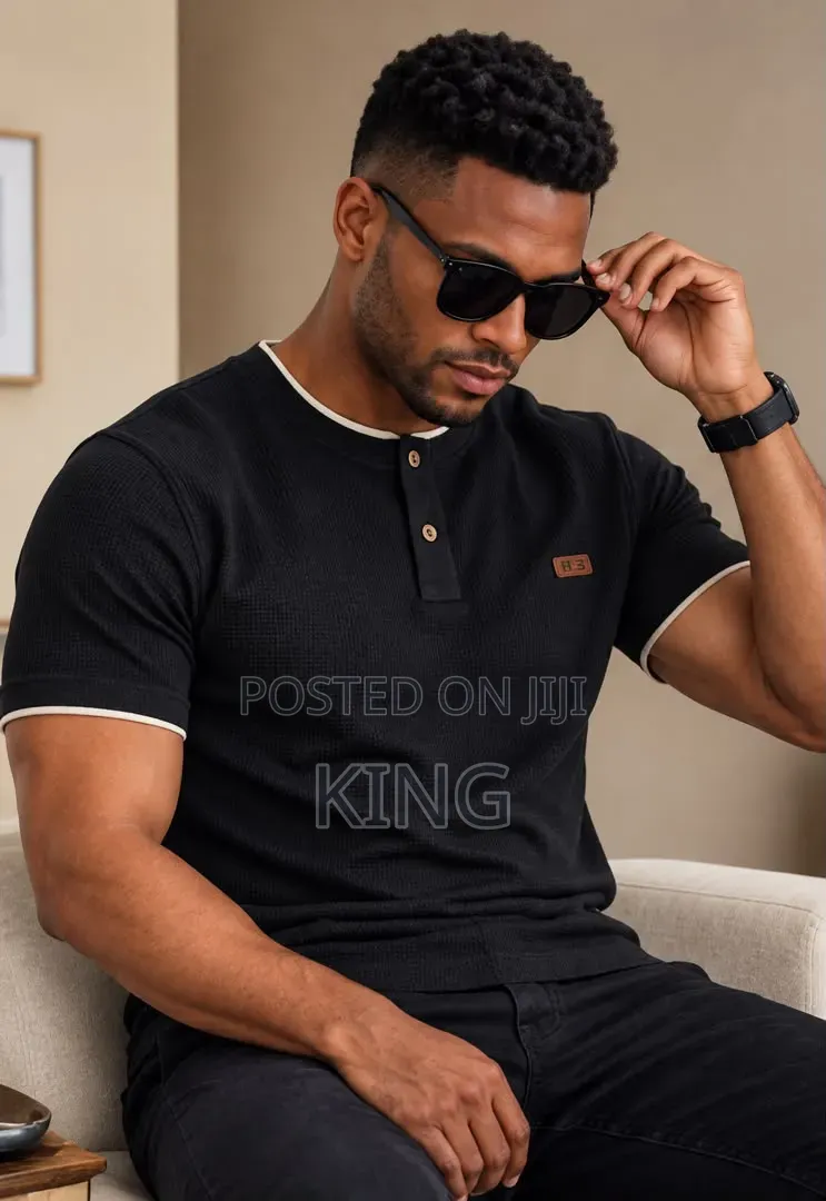 Men's T-Shirt. Contrast Trim Details