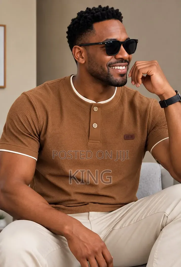 Men's T-Shirt. Contrast Trim Details
