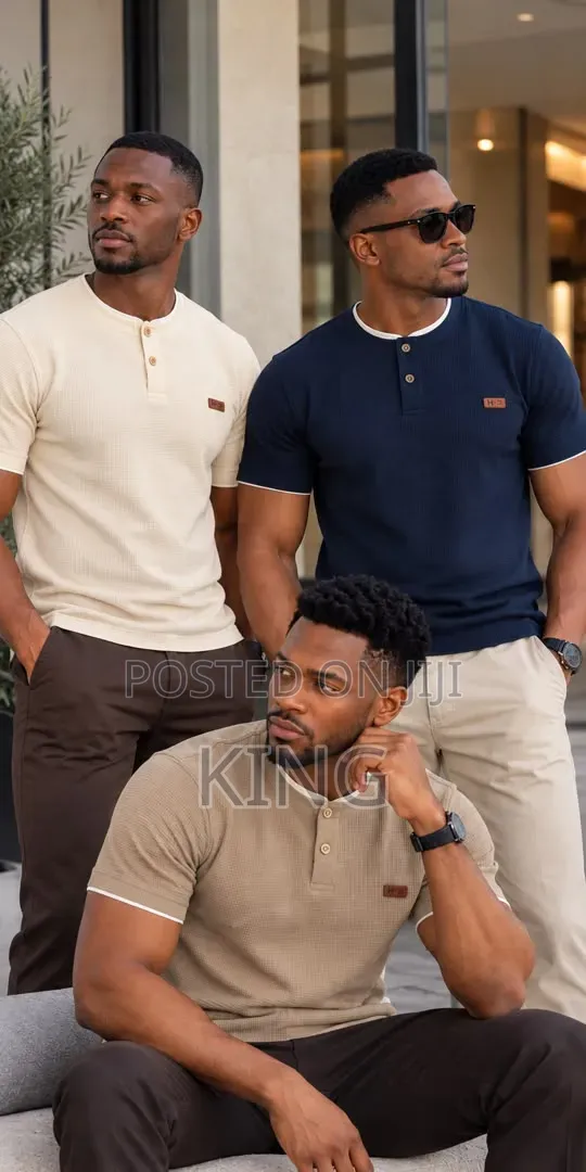 Men's T-Shirt. Contrast Trim Details