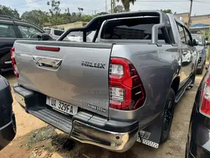 Toyota Hilux 2020 Silver
