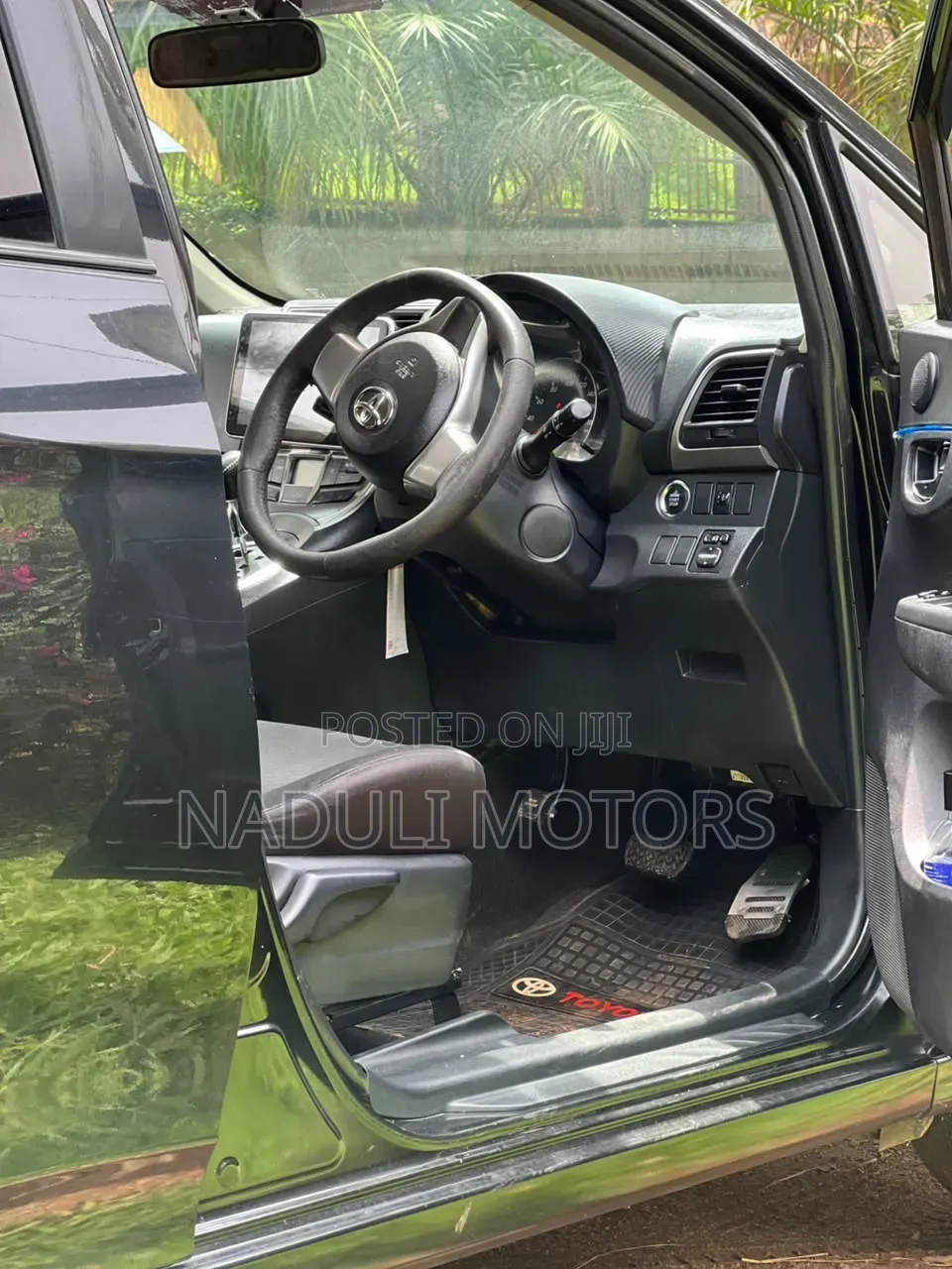 Toyota Ractis 2012 Black