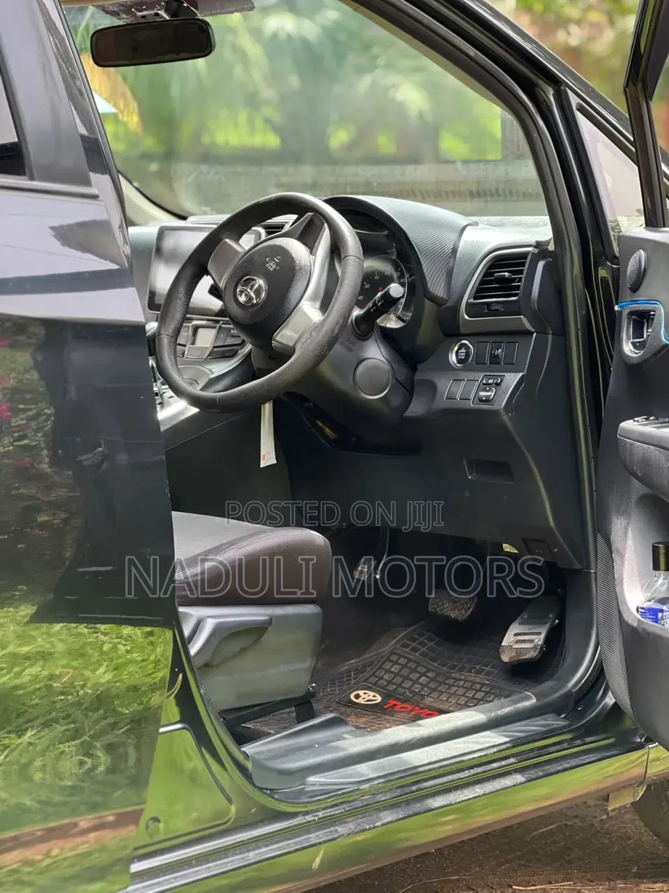 Toyota Ractis 2012 Black