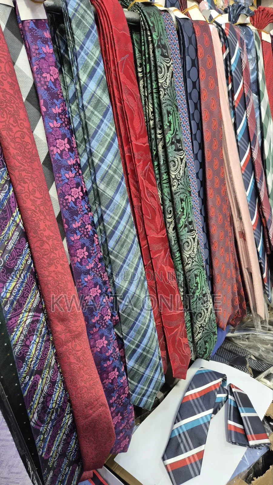 Premium Woven Silk Necktie & Pocket Square Set –Luxury Men's Accessory