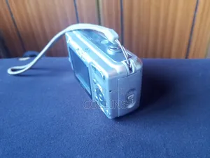 Sony Cyber-Shot DSC-S600 Digital Camera