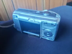 Sony Cyber-Shot DSC-S600 Digital Camera