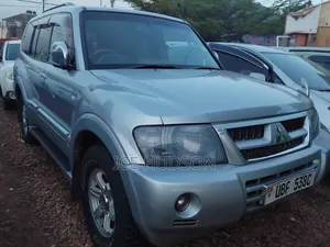 Mitsubishi Pajero 2006 Silver