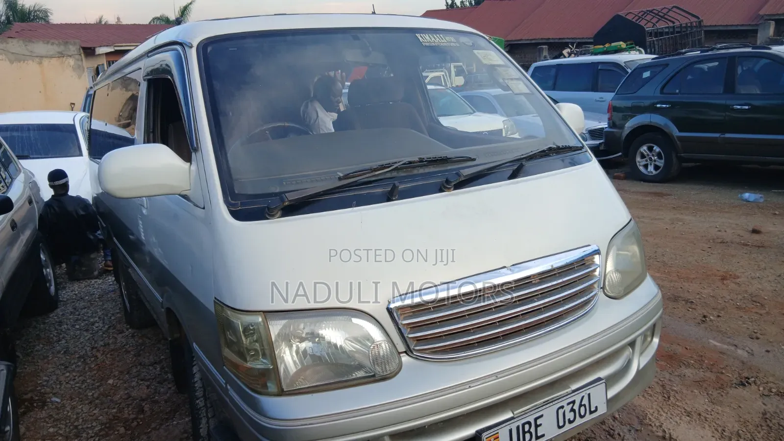 Toyota Grand HiAce 2002 White