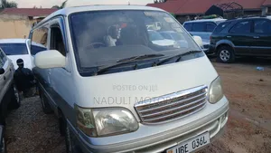 Toyota Grand HiAce 2002 White